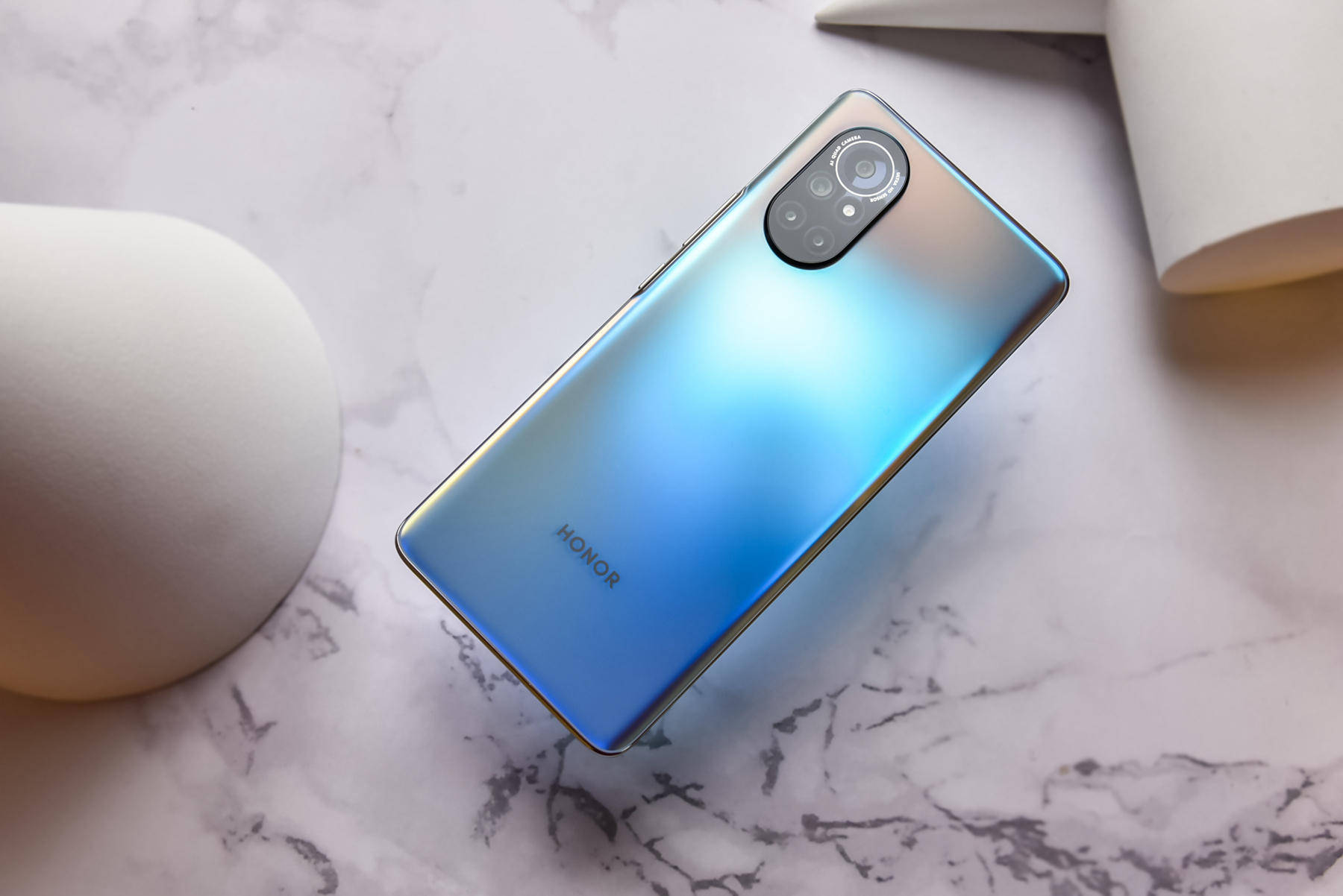 10亿色超曲屏66w快充6400万主摄荣耀v40轻奢版体验