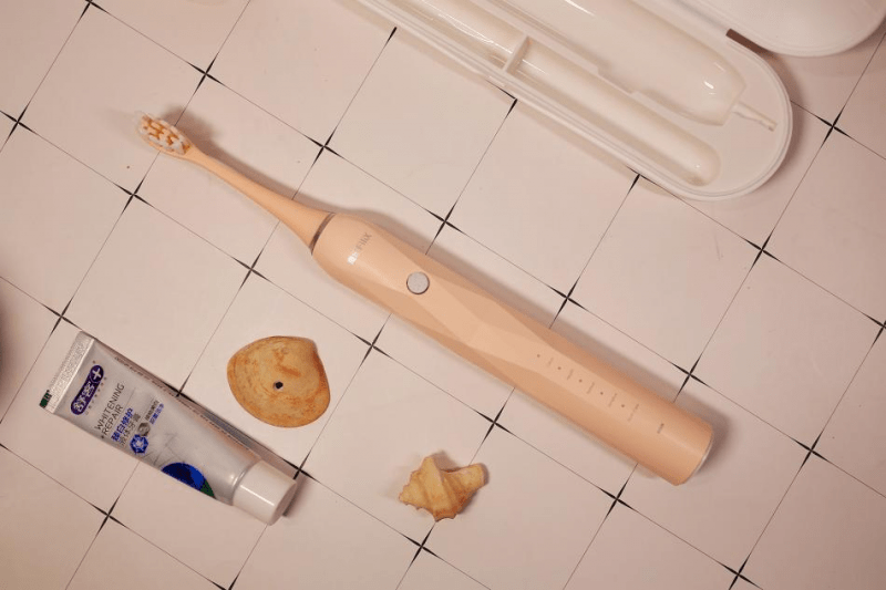 8年沉淀46次改进，扉乐新品牙刷，敢于提出不伤牙的电动牙刷