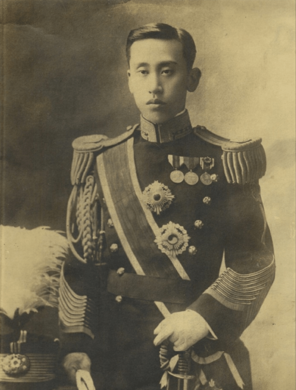 他是朝鲜王室 第一美男子 骄奢淫逸一生 却因支持光复成英雄 日本