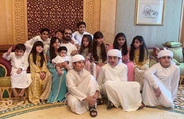 迪拜大王妃：深藏后宫，22年为亲表哥连生12子，各个颜值逆天
