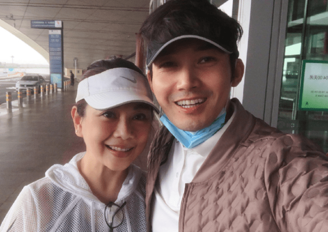 但丝毫没出半点错误的完美表演黑涩会瑶瑶