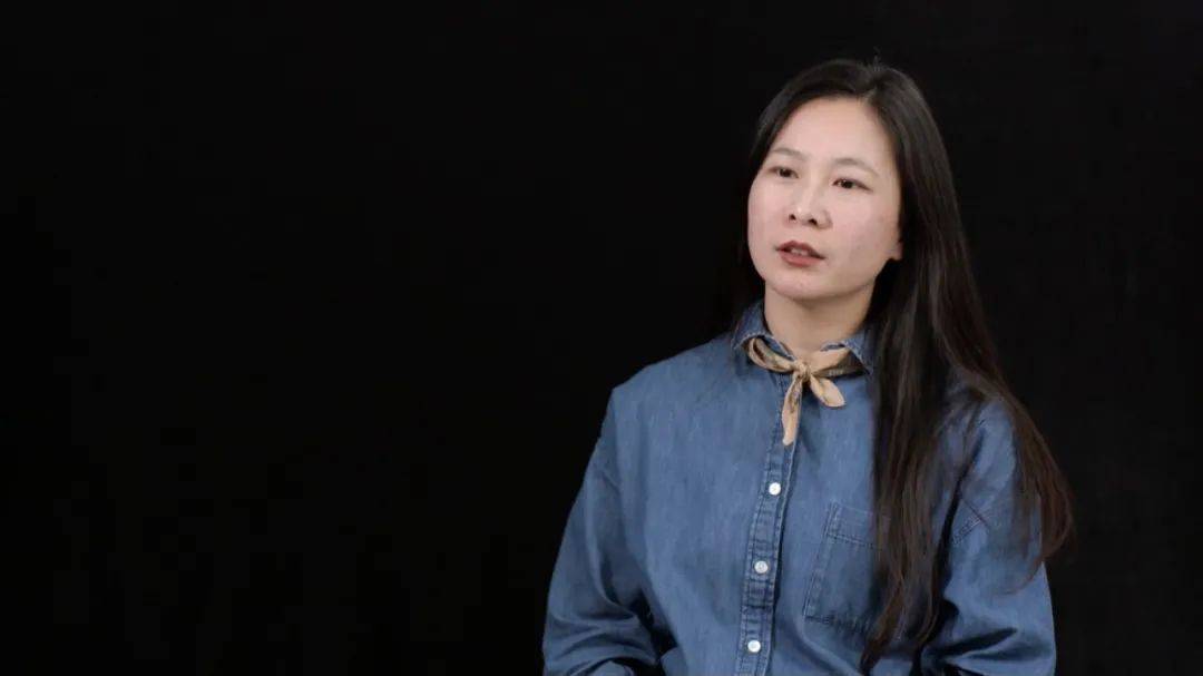 她把别人的家庭聊天视频 一刀未剪送到国际 入围各种奖项 顾雪