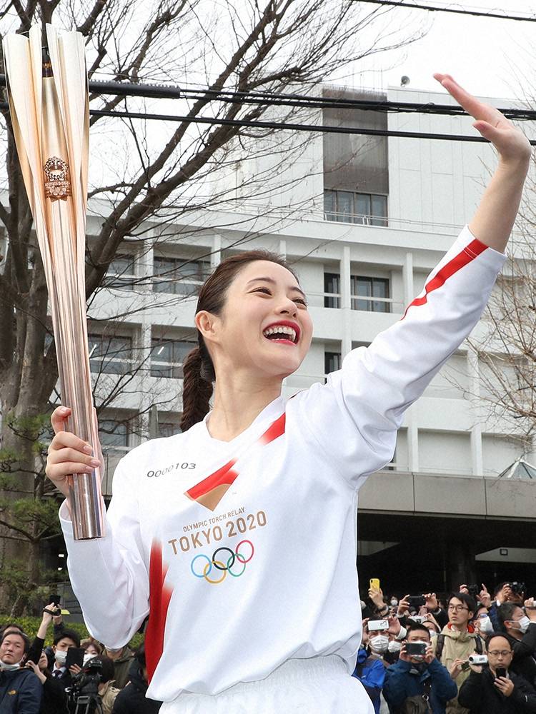 组图:东京奥运火炬传递开启 石原里美点燃圣火