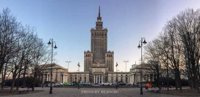 华沙的地标建筑，高耸宏伟壮观，却为何被波兰人视为国家的耻辱？