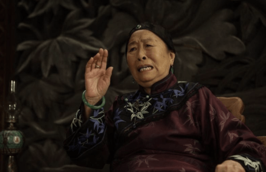 都是北京老太太,其中我认为最经典的就是《大宅门》中的马立秋老太太