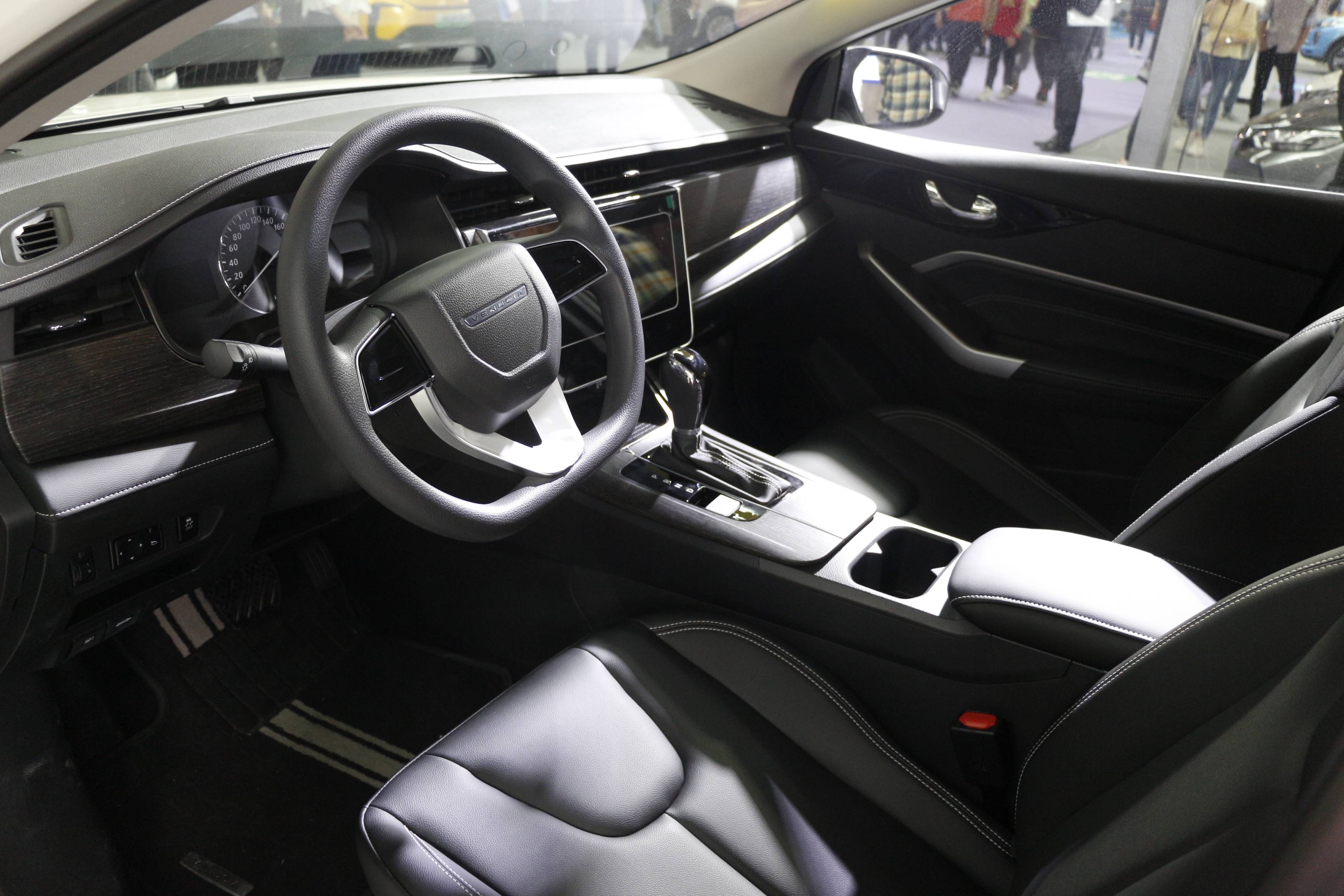 启辰d60plus广州国际采购车展上市888万起三大件与轩逸同源