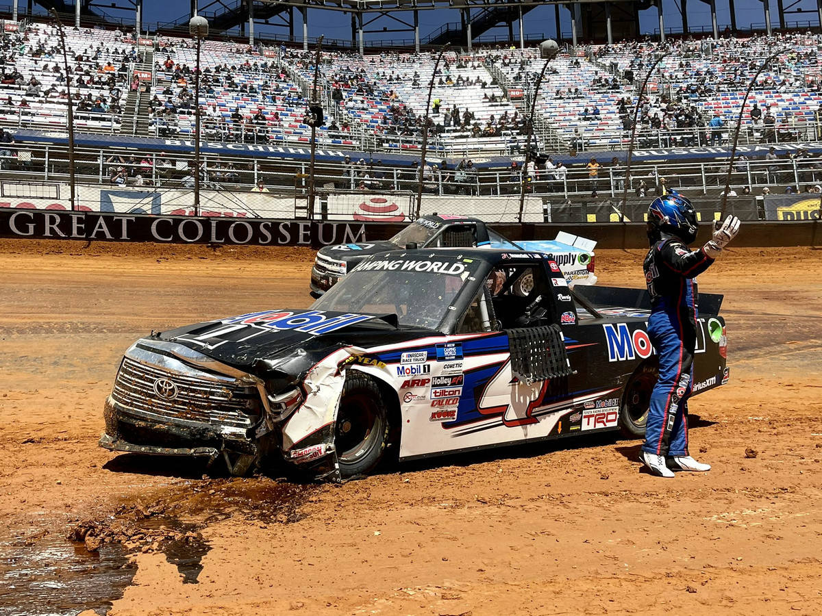 原创惊险刺激,纳斯卡越野赛的安全车撞上了赛车