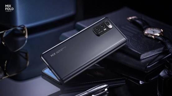 智能手机价格上万 9dc714866ec546f6a512dbe2a4946681.jpeg