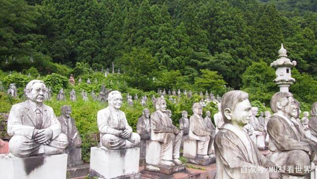 日本富豪为亲友建雕像园，游客只敢白天进去观看，晚上让人害怕！