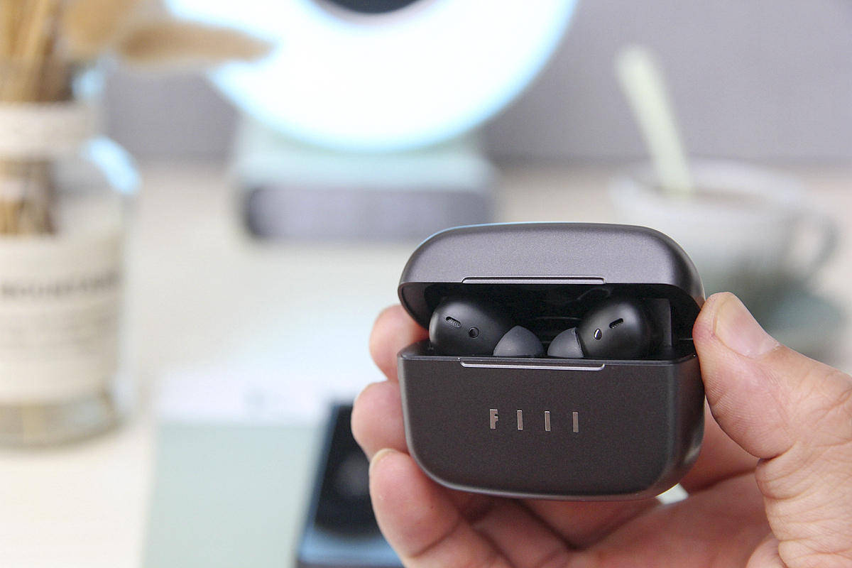 fiil cc pro耳机测评:无线充 强降噪,安静如斯!