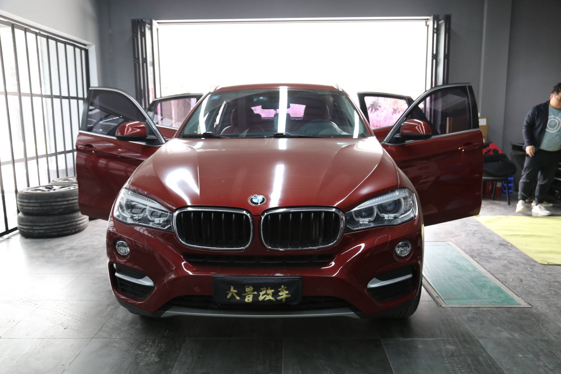 宝马x6全车贴膜改色车衣裳超哑黑幻紫 全车内饰包皮翻新 颜色