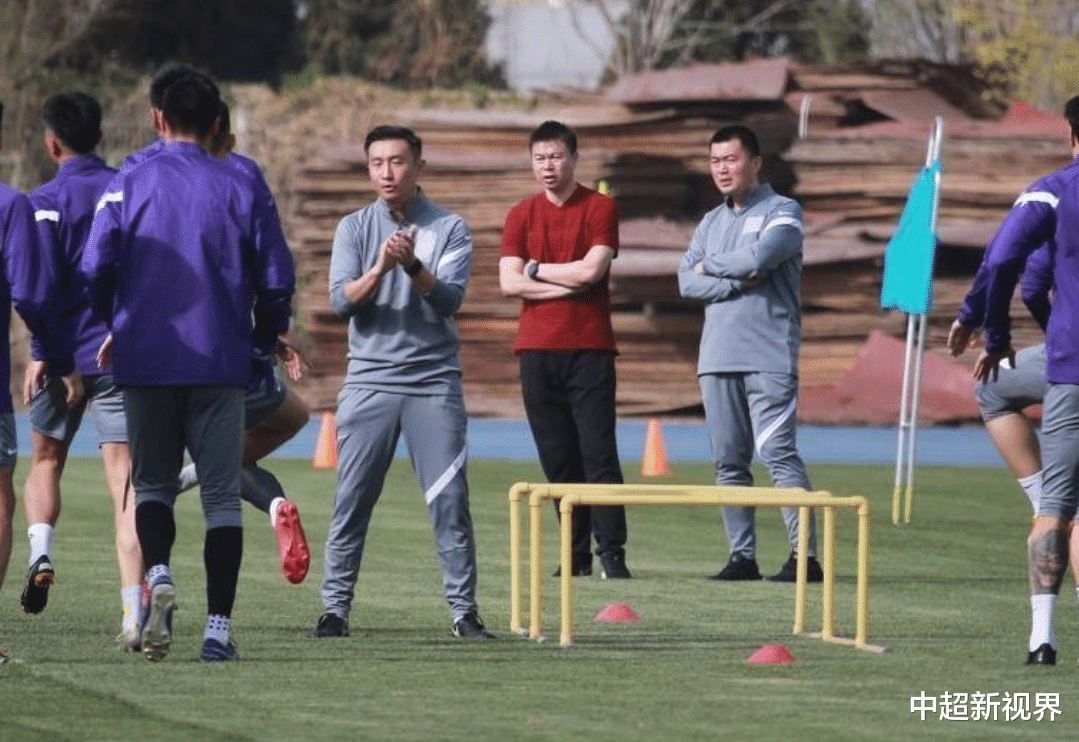 足球名宿于根伟担任天津津门虎足球俱乐部主教练兼总经理