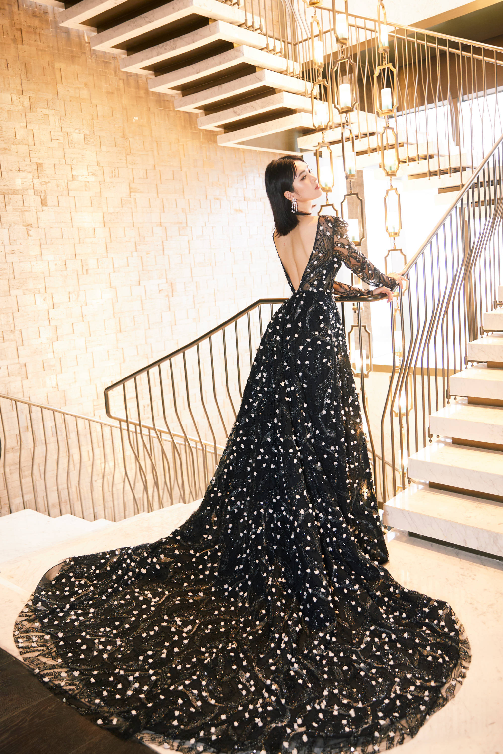 姚安娜一身beautecommetoi 柏蒂塔2021秋冬系列造型,这个品牌的秋冬