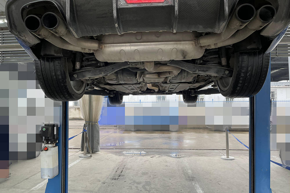 底盘看上去还是比较工整的,没有很明显的托底痕迹.