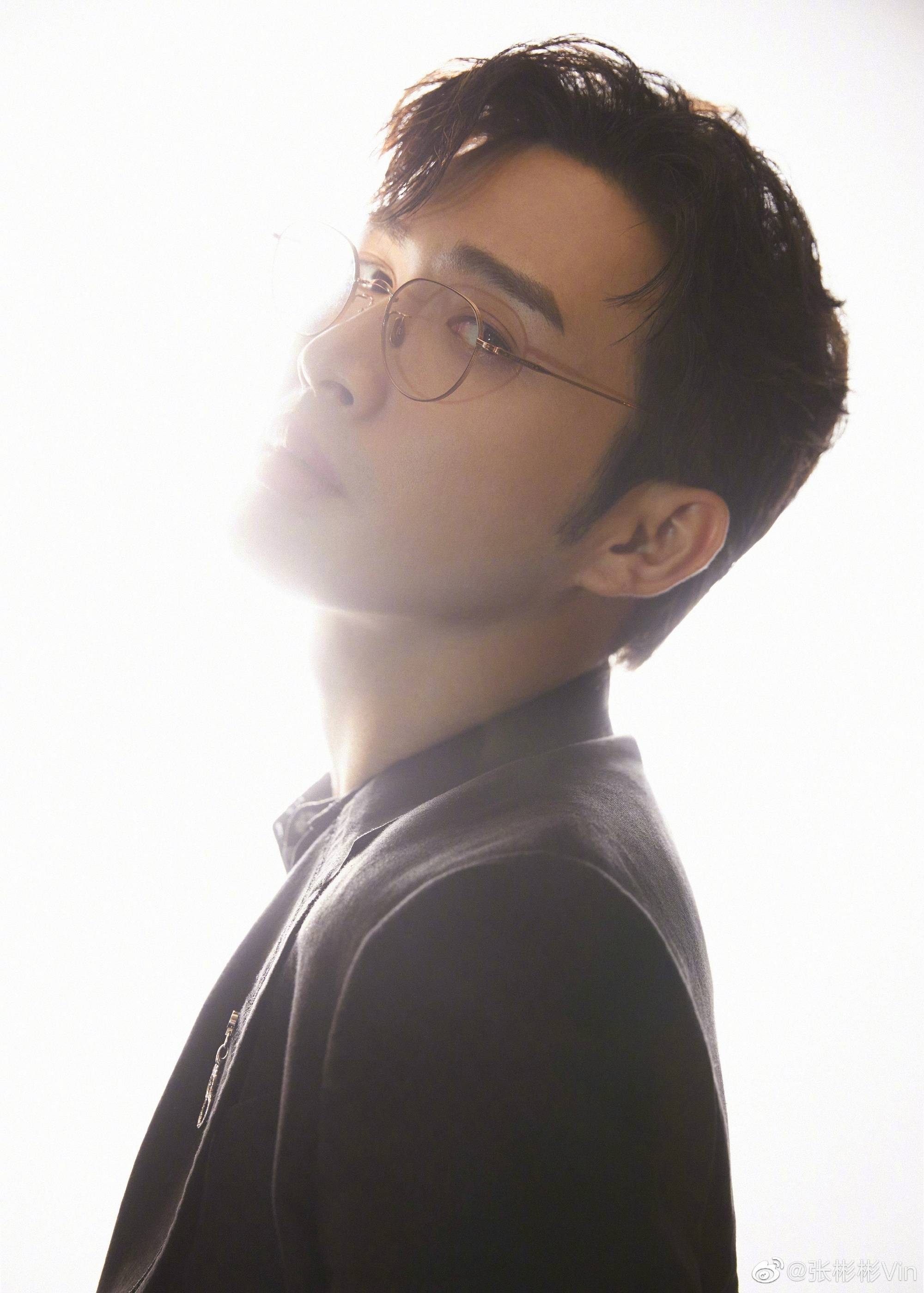 张彬彬发文眼镜杀出没