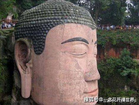 乐山大佛神秘的“闭眼”是灵性的展现还是自然现象？