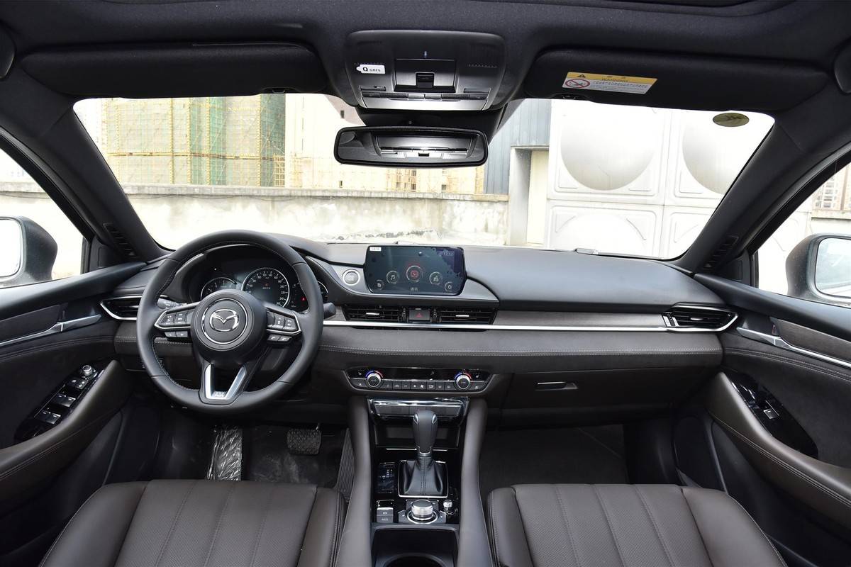 再来看看新款阿特兹都有哪些提升吧,首先,2021款阿特兹的外观,内饰