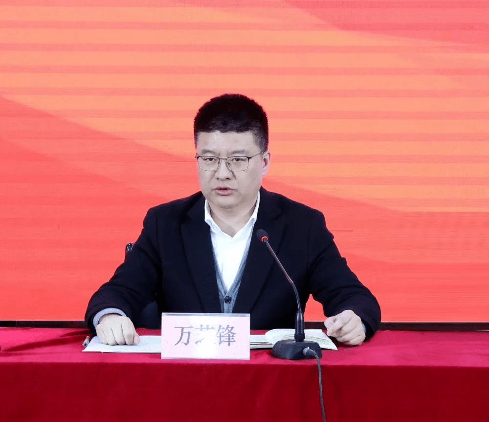 第二阶段是集中交流研讨,活动由徐金贵主持.