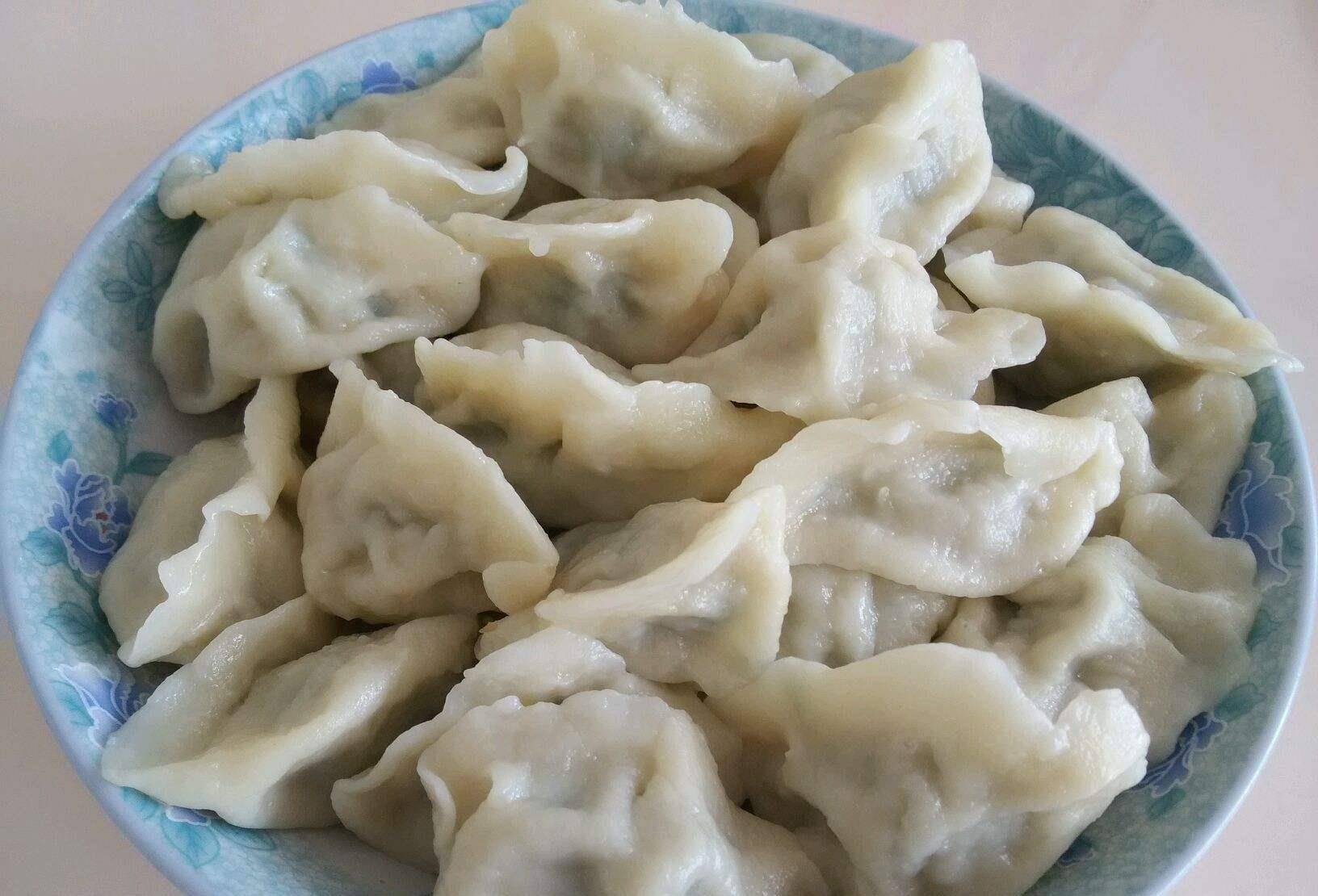 教你美味解馋的猪肉大葱水饺咬一口满嘴留香一大盘都不够吃