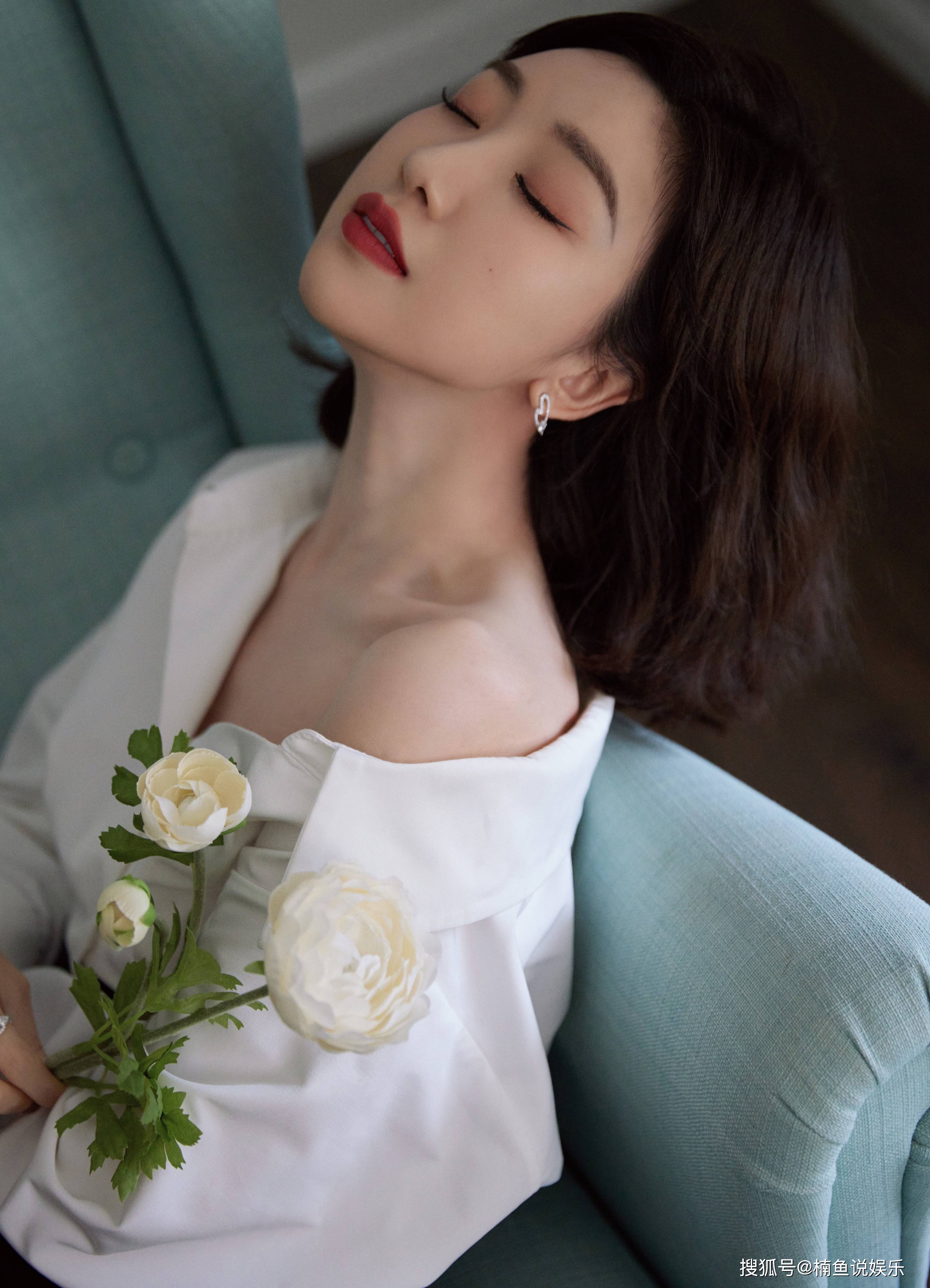 毛晓彤越来越美了!可爱风秒变性感风,优美气质扑面而来