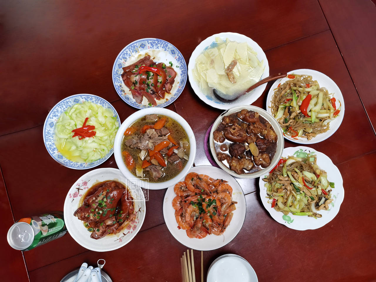 晒过年宴请岳母的晚餐在朋友圈火了网友加盘鱼就是年夜饭了