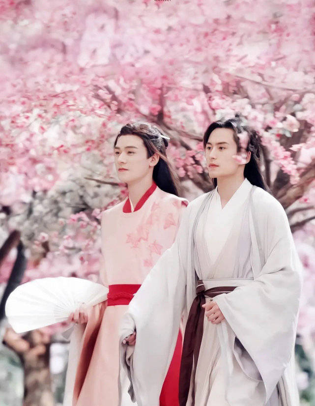 《山河令》：龚俊红衣温客行下跪封神，坠崖一幕每一帧都美到窒息