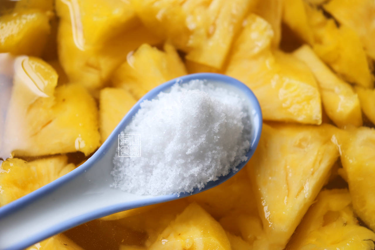 爱吃菠萝的人注意了,应该怎么泡菠萝?我也刚知道,抓紧告诉家人_盐水