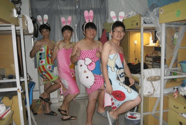 原创搞笑古代四大美女穿越男生宿舍以后