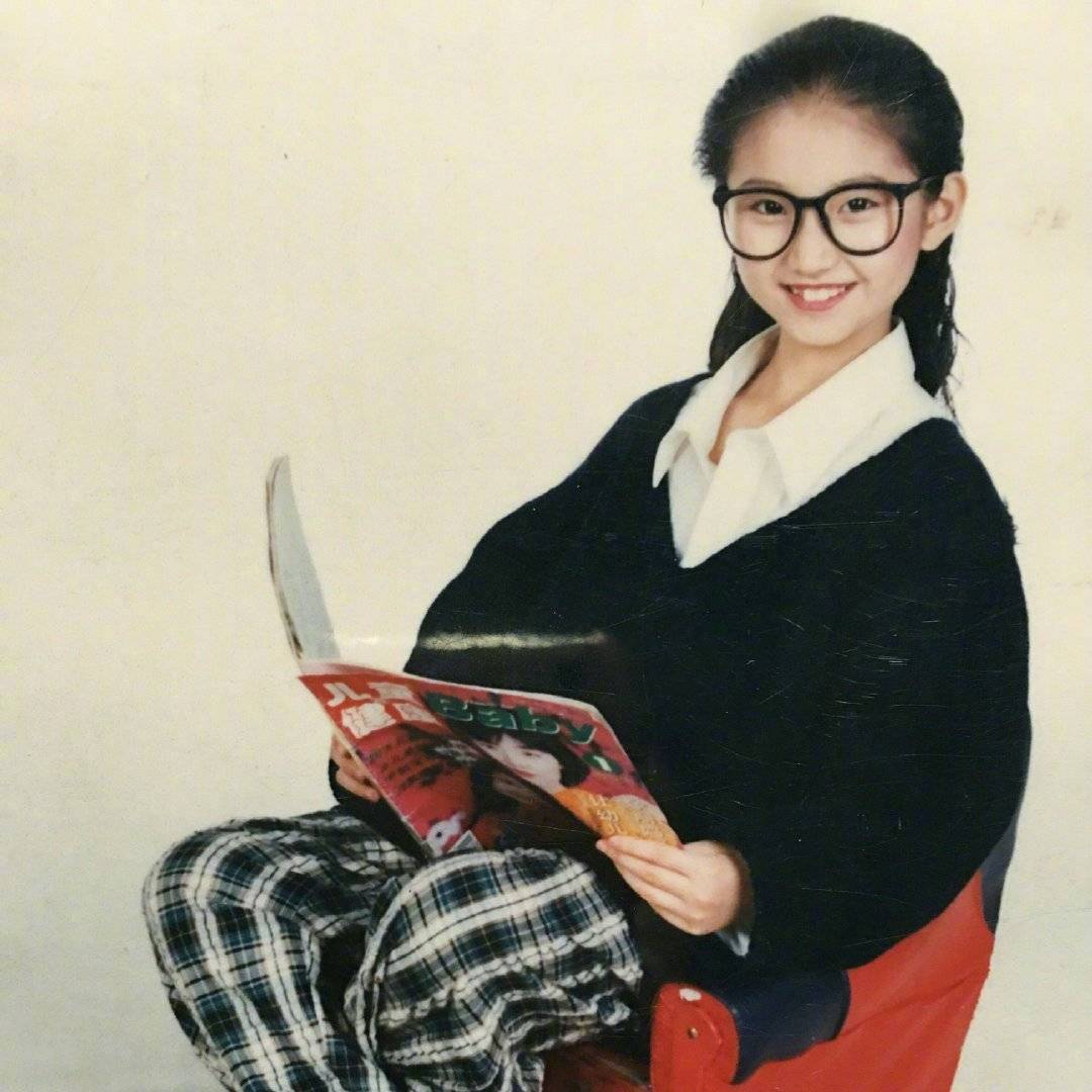 而看到景甜这些童年照,毫不夸