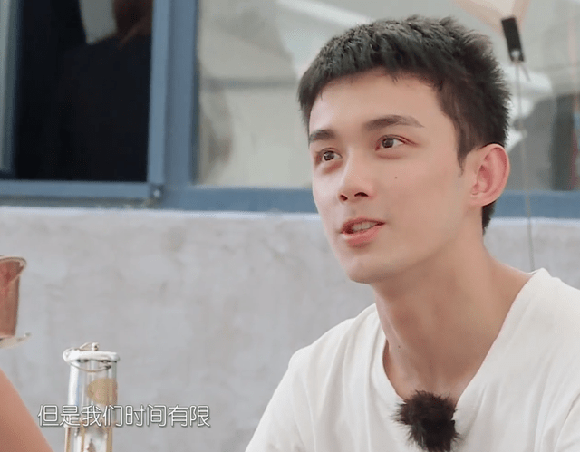 吴磊是个天生的演员 骨骼清奇颜值开挂的小飞流 又高又瘦但又有肌肉 张翰比