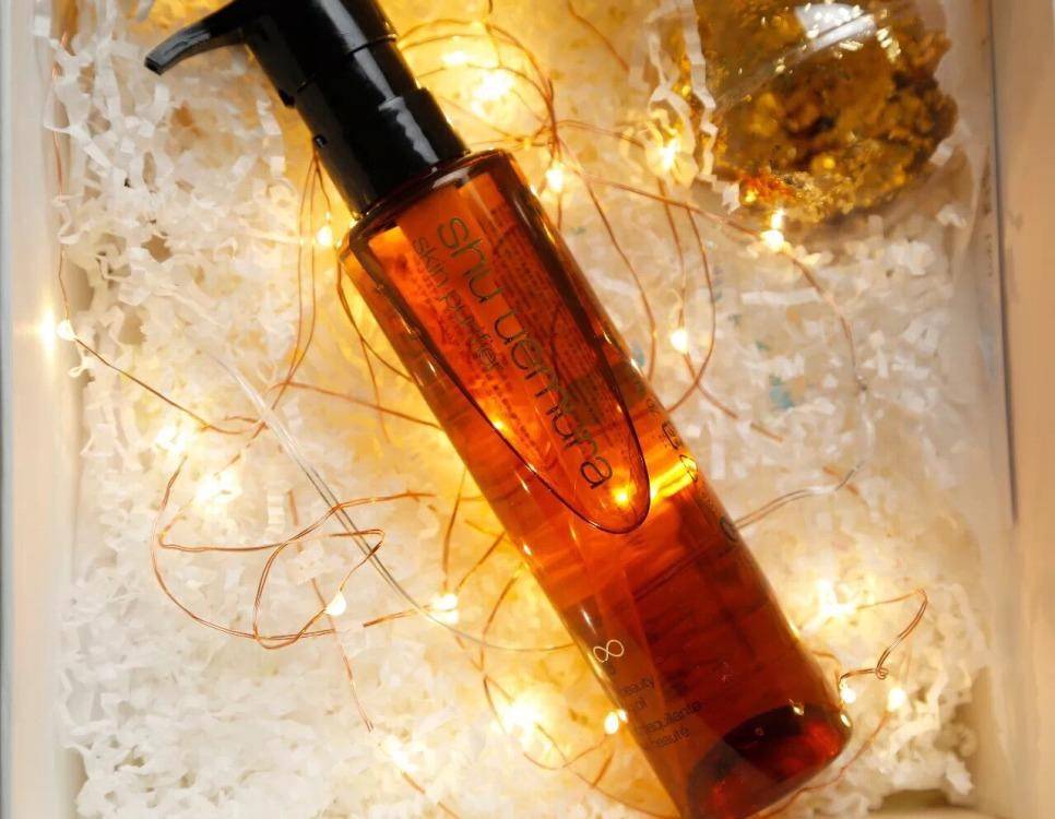 植村秀琥珀卸妆油精油对肌肤来讲,是特别重要的营养来源,能起到很好的