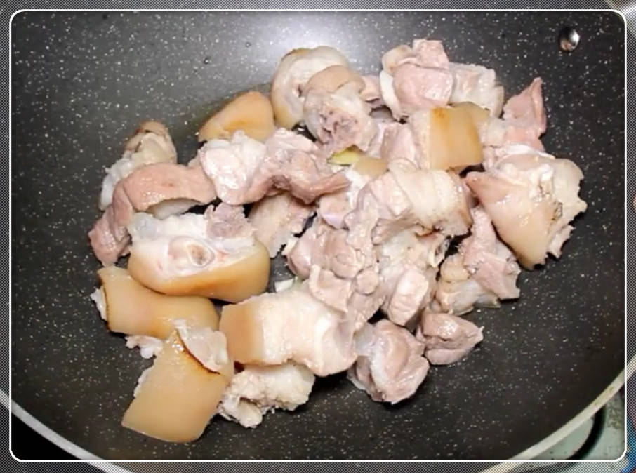 猪脚怎么煮软糯好吃 6eb29069f0b24894b017bccea208ae76.jpeg