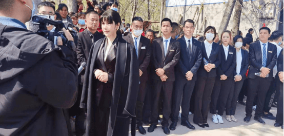 大善之举刘敏董事长为救人英雄张亚坤家属捐款5万元现金_控股集团