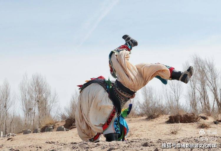 蔓殊莎华影像博克蒙古摔跤独特风格