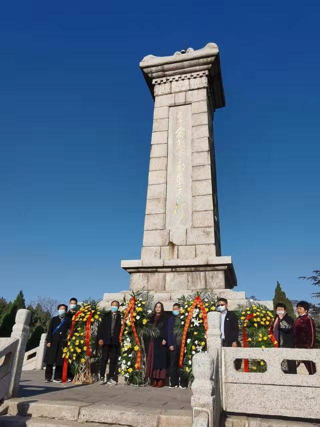 清明節牢記黨史緬懷英雄紀念皮定均將軍在登封市烈士陵園舉行