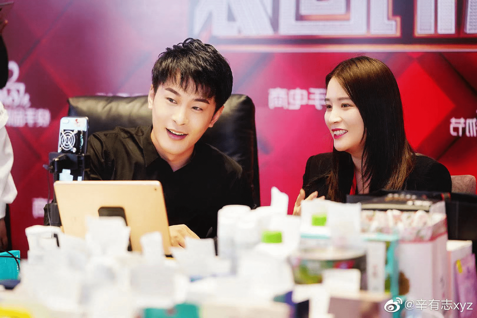 原创辛巴直播间失控大喊整个辛选都靠我扛着谁都不能让我倒下