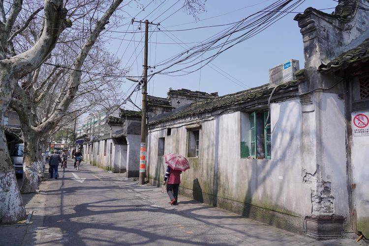 藏于宁波闹市旁的古老街区，建筑历史悠久，比南塘老街更“真实”