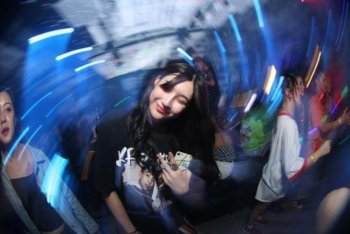 仙牌灵芝熬夜变丑蹦迪女孩如何光彩照人