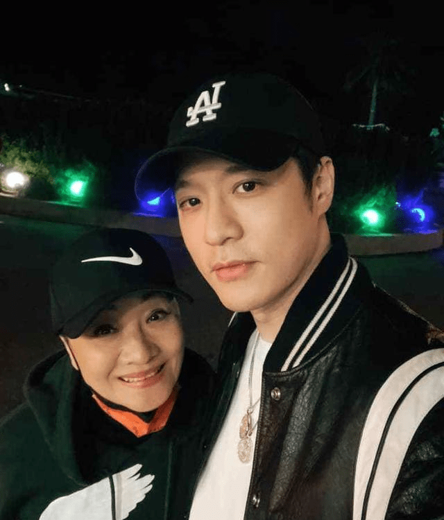 老是陪妈被说妈宝男周汤豪妈妈是我的宝