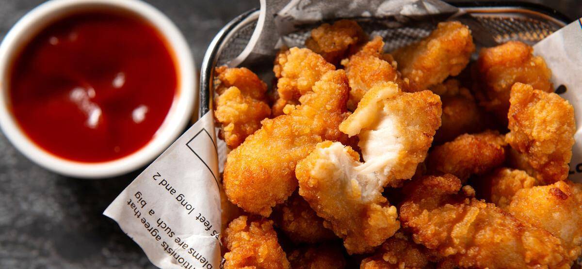 自制家常鸡米花,不油炸不用煎,在家有鸡肉就能做,焦酥脆嫩