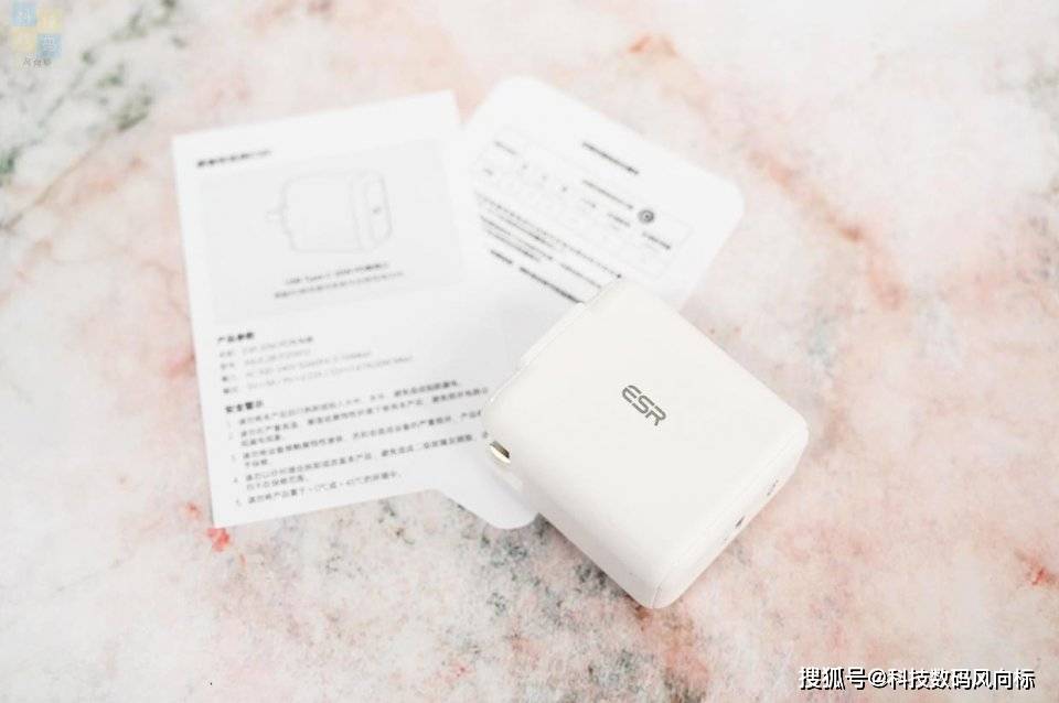 体积|更轻快的充电体验，苹果安卓都能用，亿色20W充电器上手