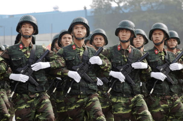 详解越南正规军军官军装常服礼服多达7套迷彩服只有一套