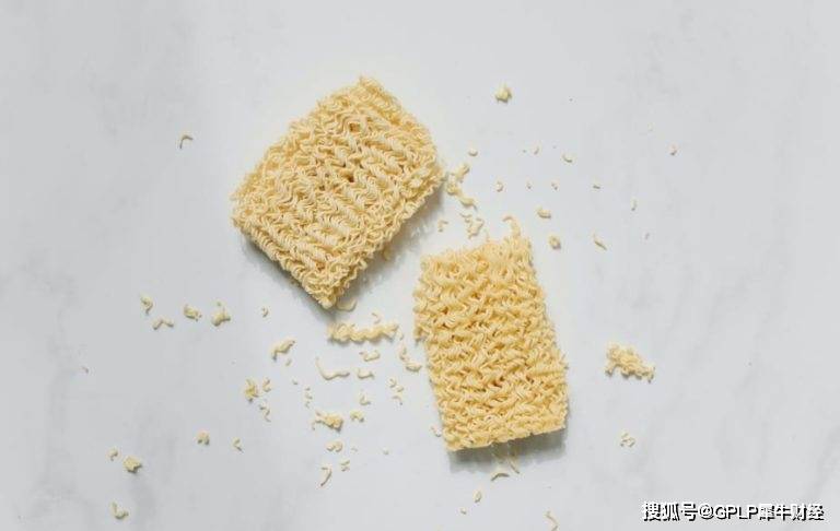 今麦郎方便面频繁现异物遭投诉：从蟑螂到指甲