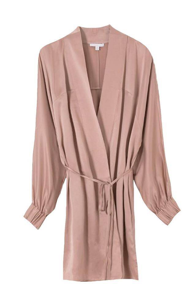 舒适柔软的睡衣三件套 d582ebffc3524829bb8c766f3be0643e.jpeg