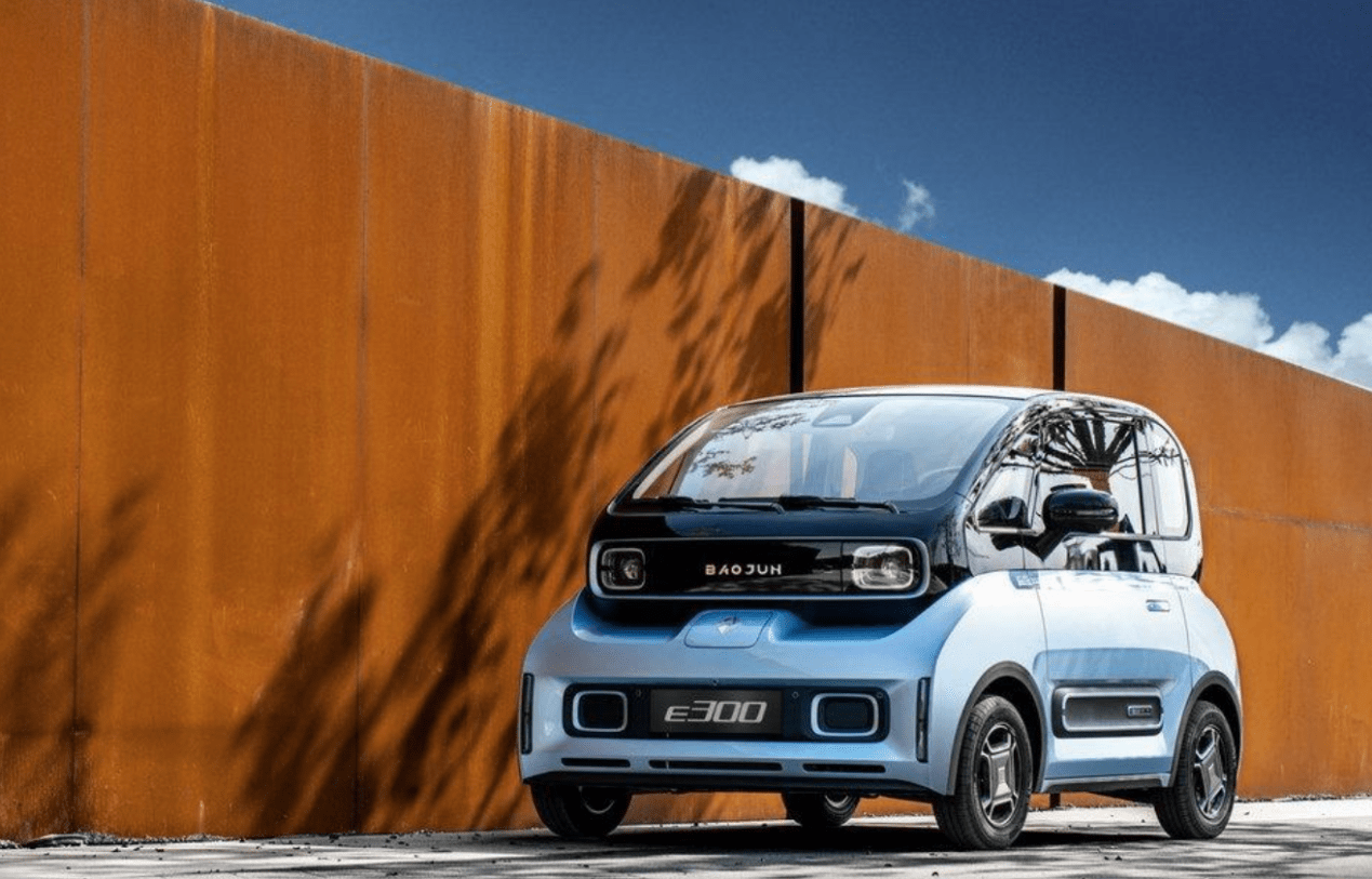 燃油车摇号难 不如看看小型电动车 新宝骏e300价格不贵品质好 智能