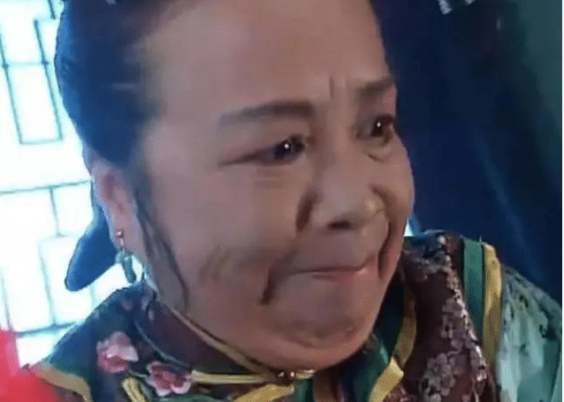 他是容嬷嬷的“儿子”，出道十年不温不火，妻子却因纯妃一炮走红