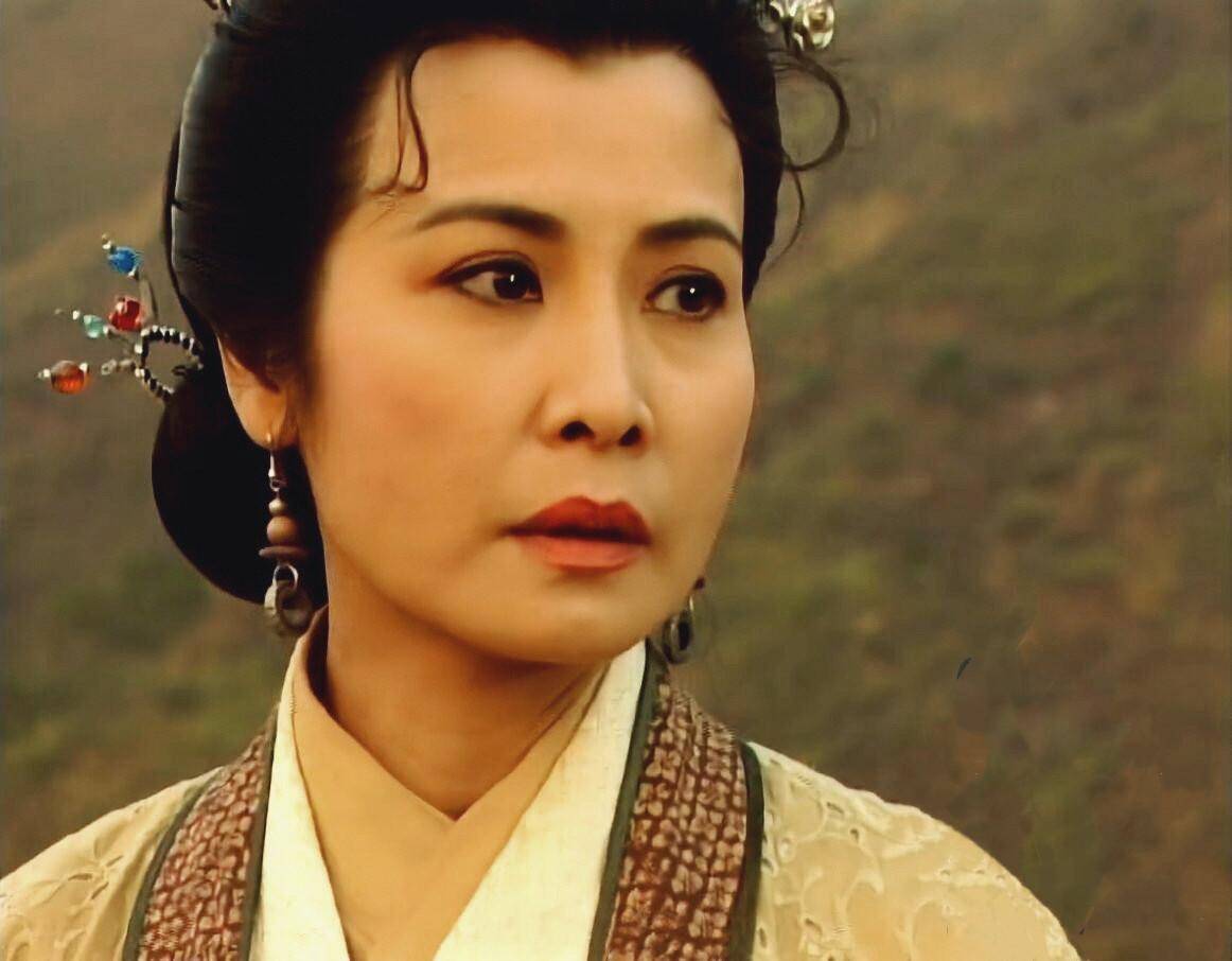 笑傲江湖：令狐冲最与人为善，林平之却要杀了他，理由有两个_岳灵珊