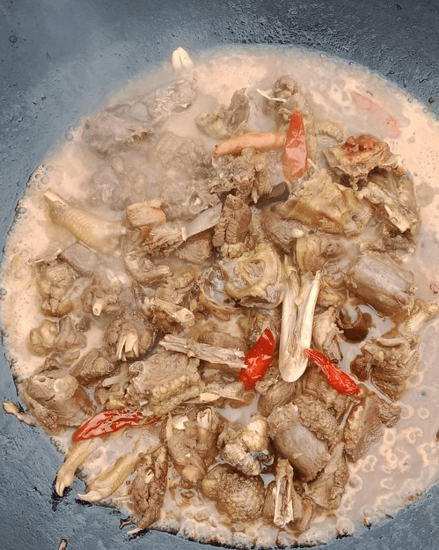 如何炖猪肉块又嫩又好吃 75fdd76eb4c54683be450eba0b66ff02.png
