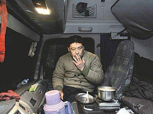 原创因罚款2000元而轻生卡车司机用生命诉说了运输行业的艰辛