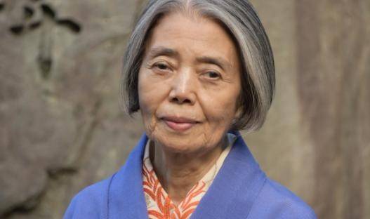 她二婚嫁著名歌手 婚后被家暴8年分居30年 如今还不愿离婚 树木希林